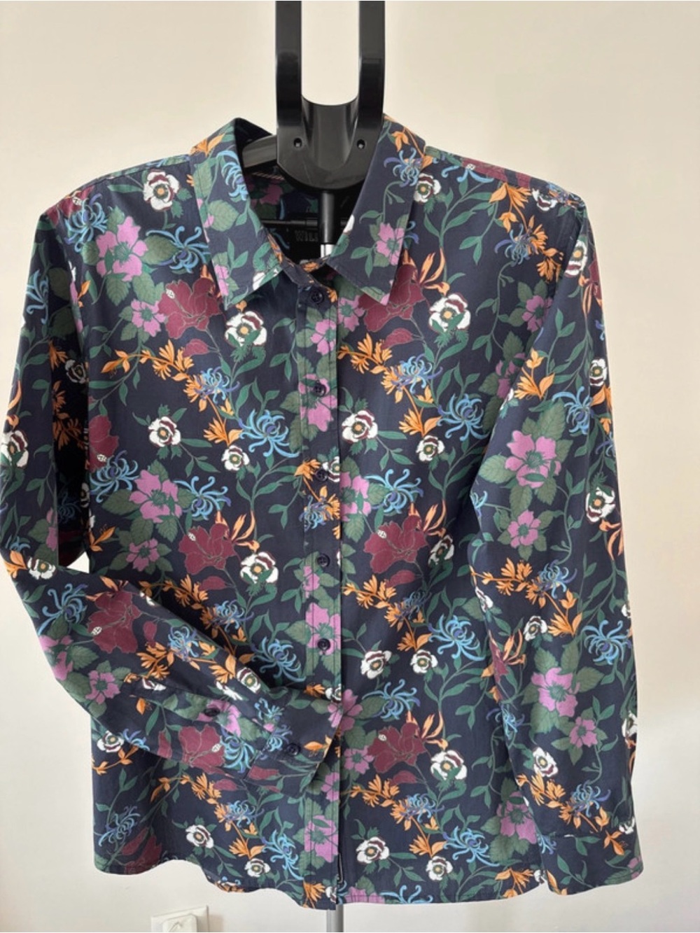 Wildfang woman’s Floral Button-Up Shirt in Navy